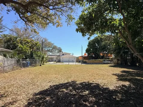 Ling-a-mor Terrace S St Petersburg FL 33705