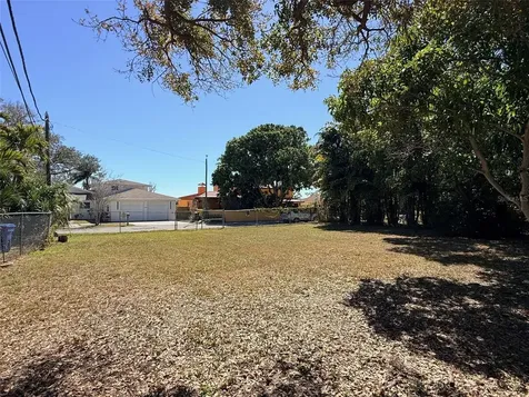 Ling-a-mor Terrace S St Petersburg FL 33705