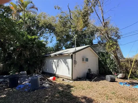 Ling-a-mor Terrace S St Petersburg FL 33705