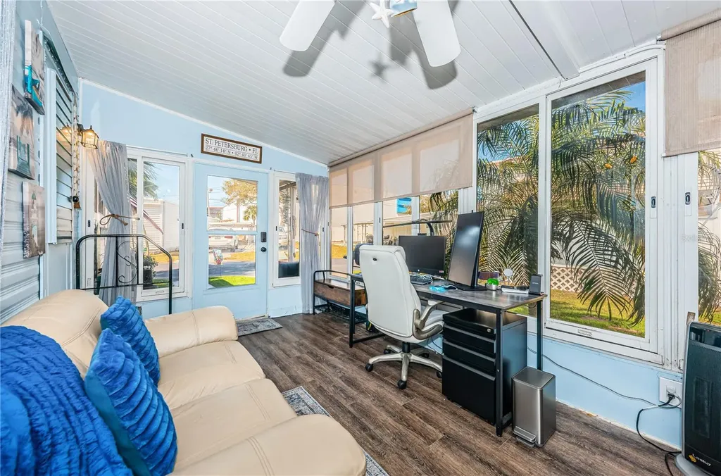 8678 44th Avenue N St Petersburg FL 33709