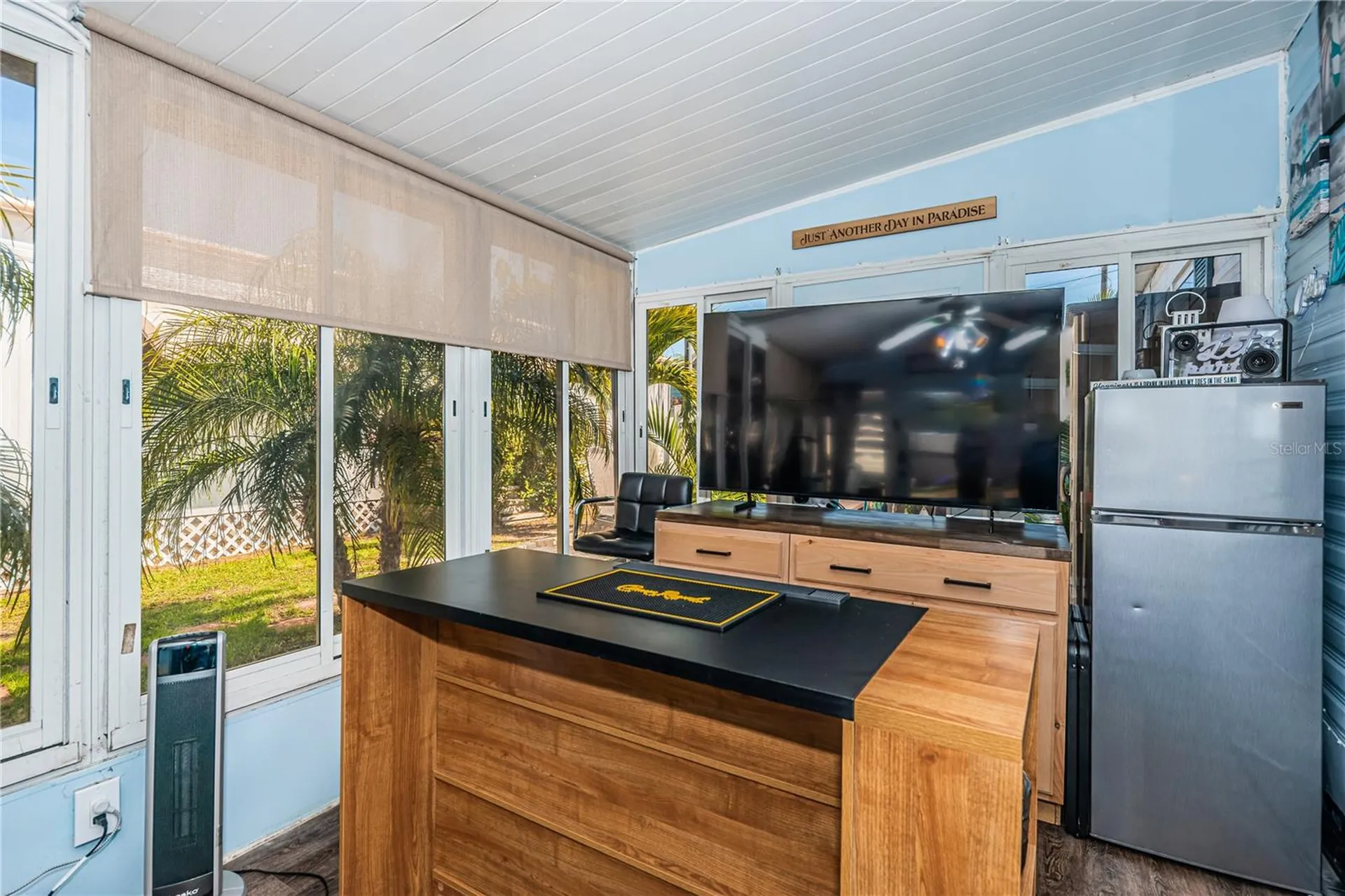 8678 44th Avenue N St Petersburg FL 33709
