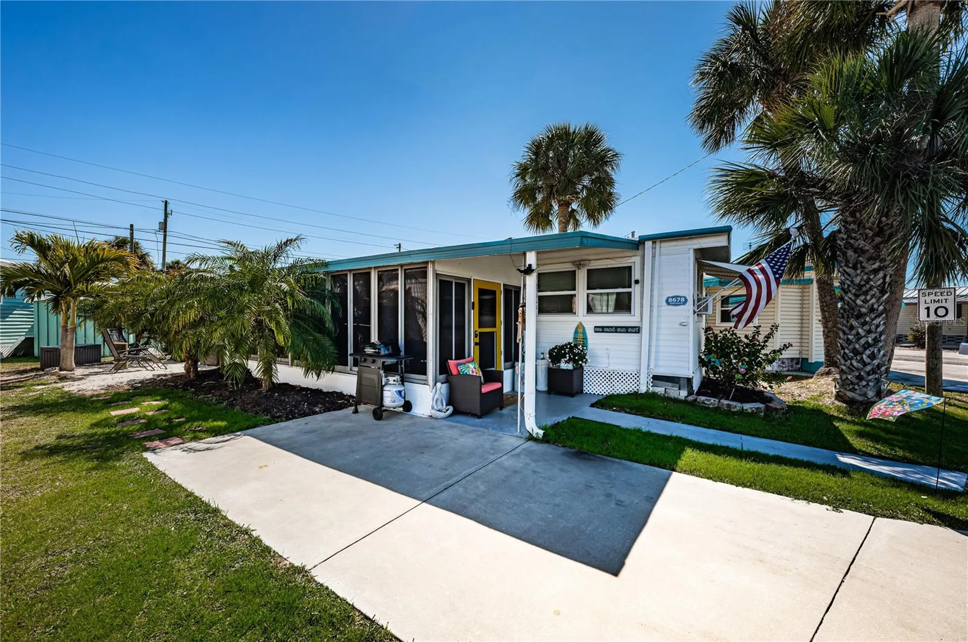 8678 44th Avenue N St Petersburg FL 33709