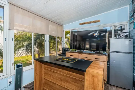 8678 44th Avenue N St Petersburg FL 33709