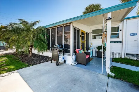 8678 44th Avenue N St Petersburg FL 33709