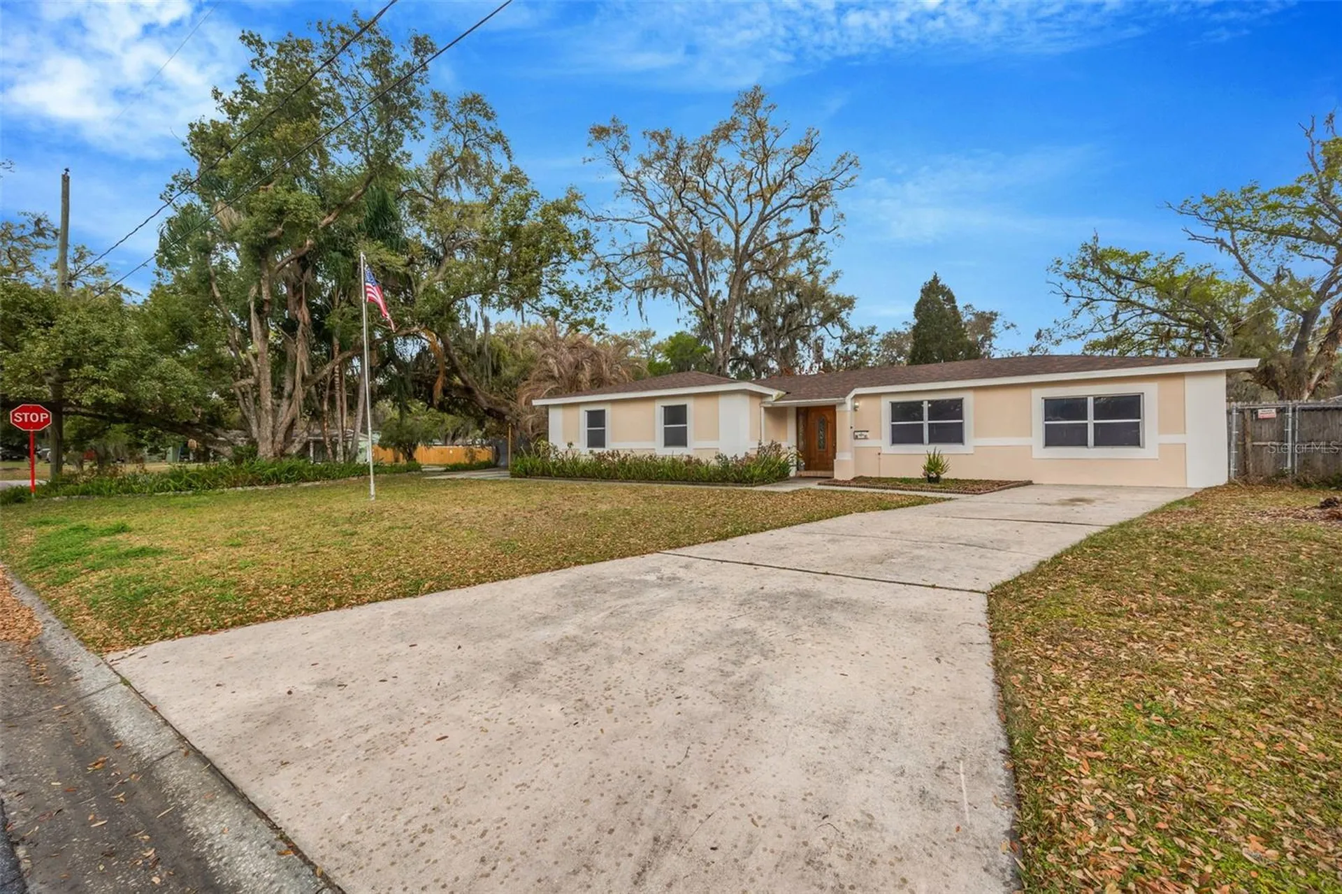 1201 N Palm Drive Plant City FL 33563