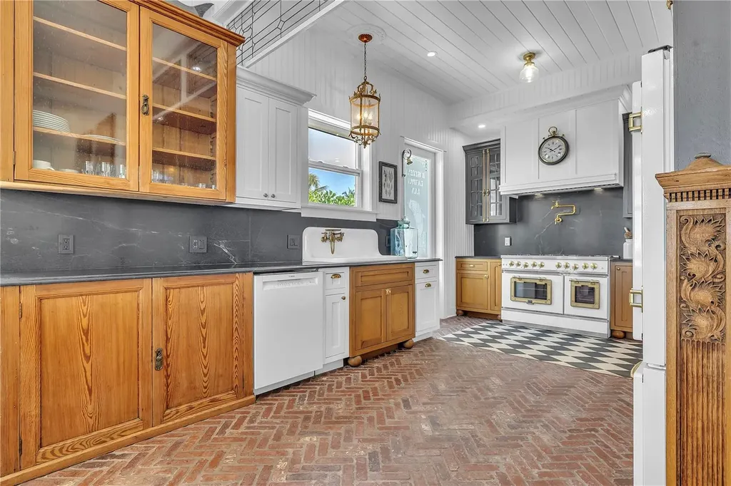 8241 Main Street Bokeelia FL 33922