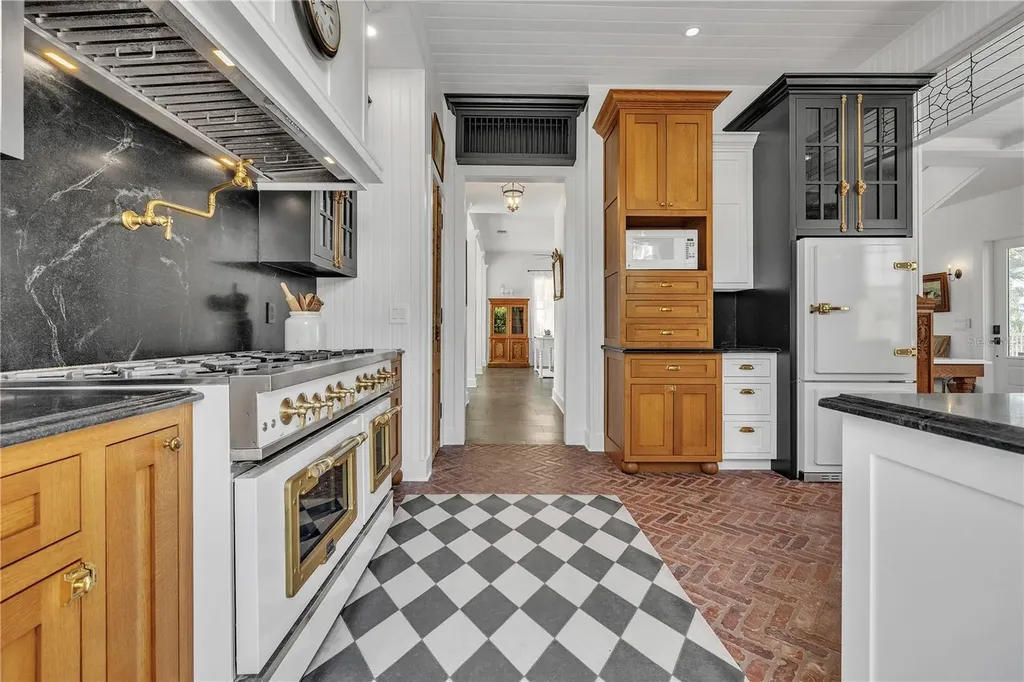 8241 Main Street Bokeelia FL 33922