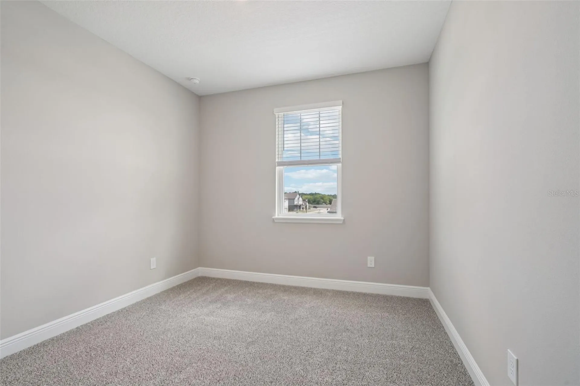1129 British Circle Daytona Beach FL 32124