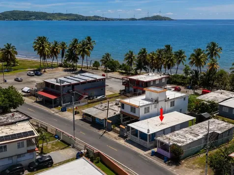 10 (70) Doctor. Vidal St. (pr-3) Punta Santiago PR 00741