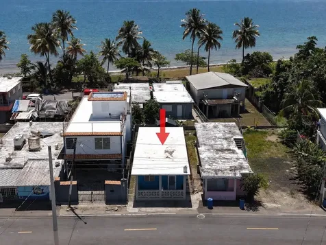 10 (70) Doctor. Vidal St. (pr-3) Punta Santiago PR 00741