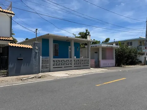 10 (70) Doctor. Vidal St. (pr-3) Punta Santiago PR 00741