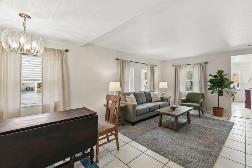 1960 Pinewood Lane Mount Dora FL 32757
