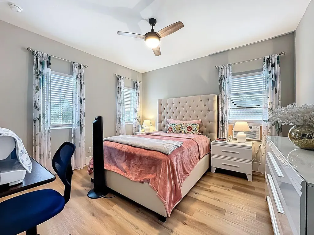 2720 S Shine Avenue Orlando FL 32806