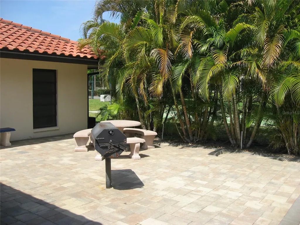 5654 Gardens Drive Sarasota FL 34243