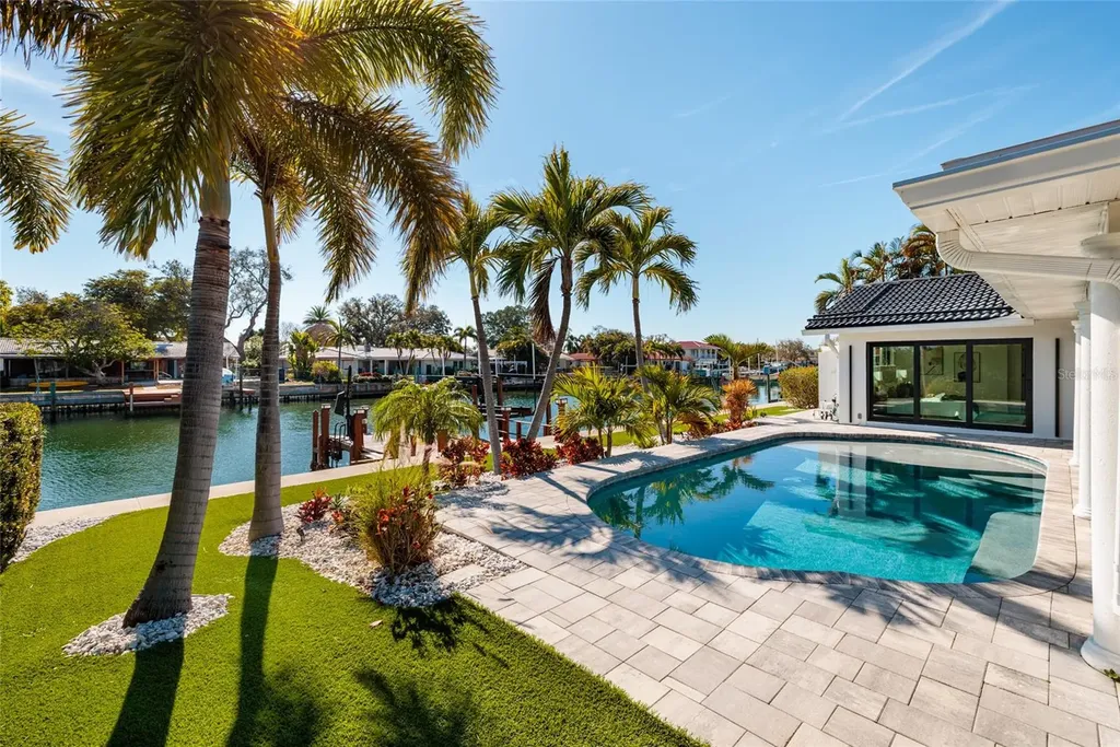 2032 Kansas Avenue NE St Petersburg FL 33703