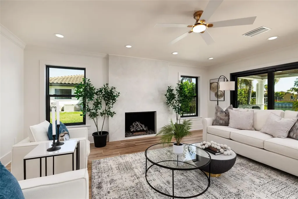2032 Kansas Avenue NE St Petersburg FL 33703