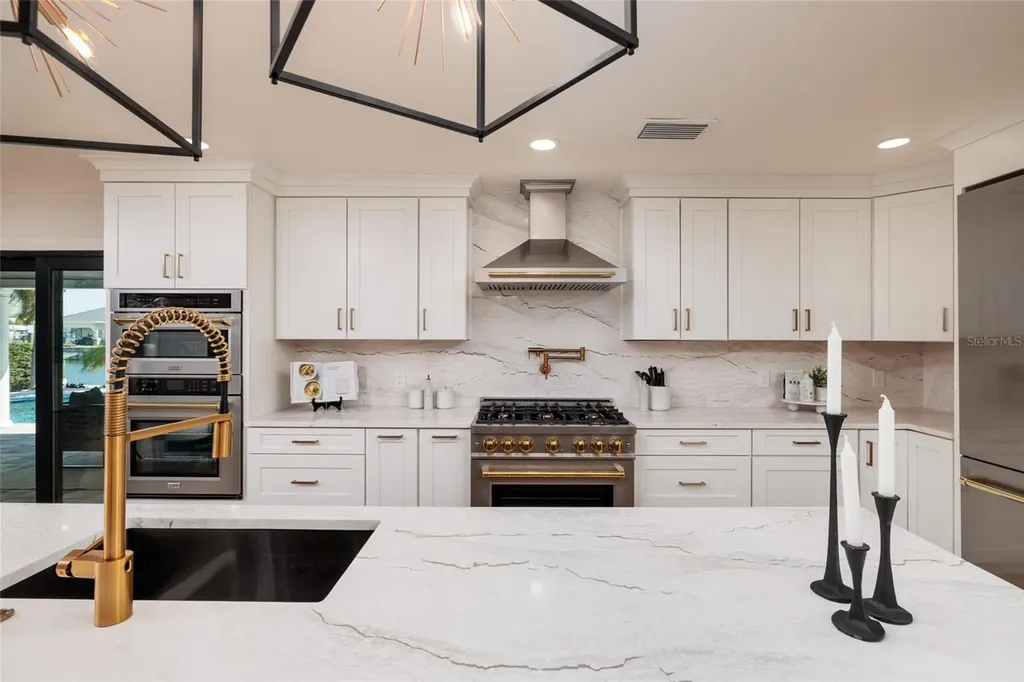 2032 Kansas Avenue NE St Petersburg FL 33703