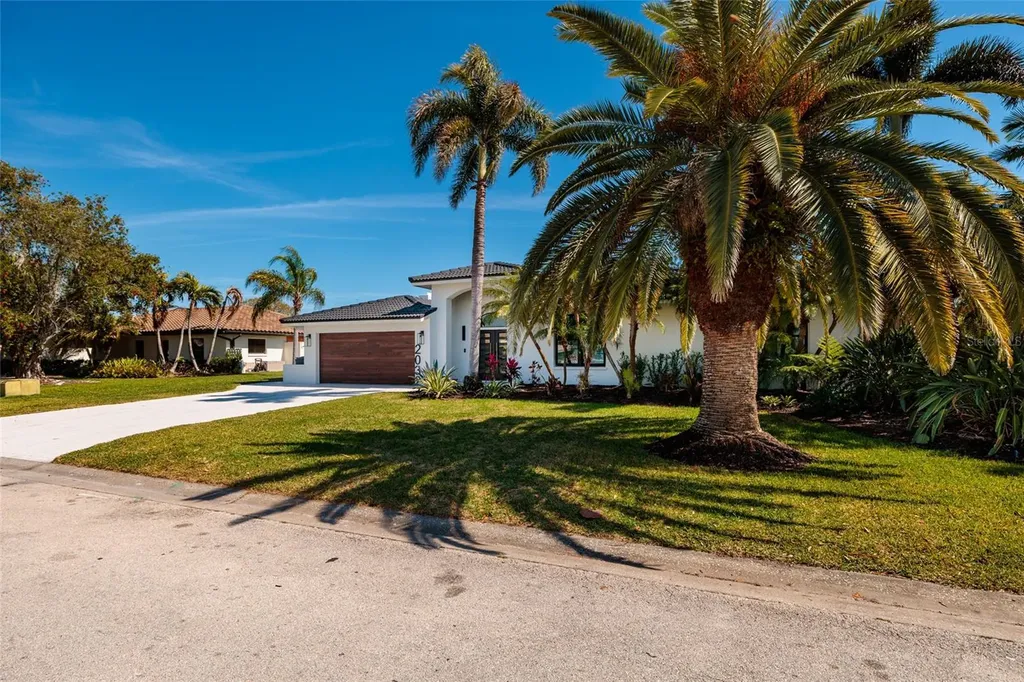 2032 Kansas Avenue NE St Petersburg FL 33703