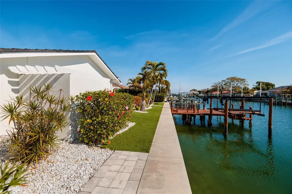 2032 Kansas Avenue NE St Petersburg FL 33703