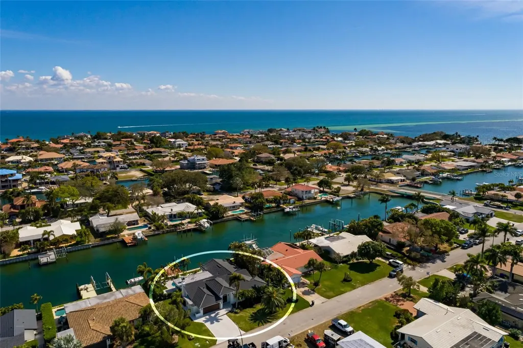 2032 Kansas Avenue NE St Petersburg FL 33703