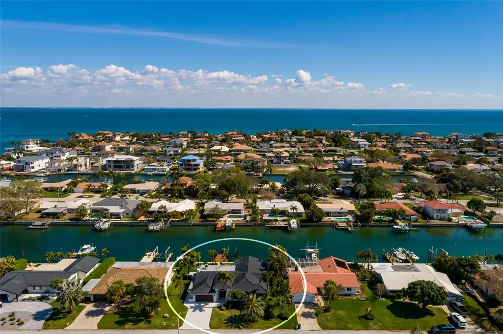 2032 Kansas Avenue NE St Petersburg FL 33703