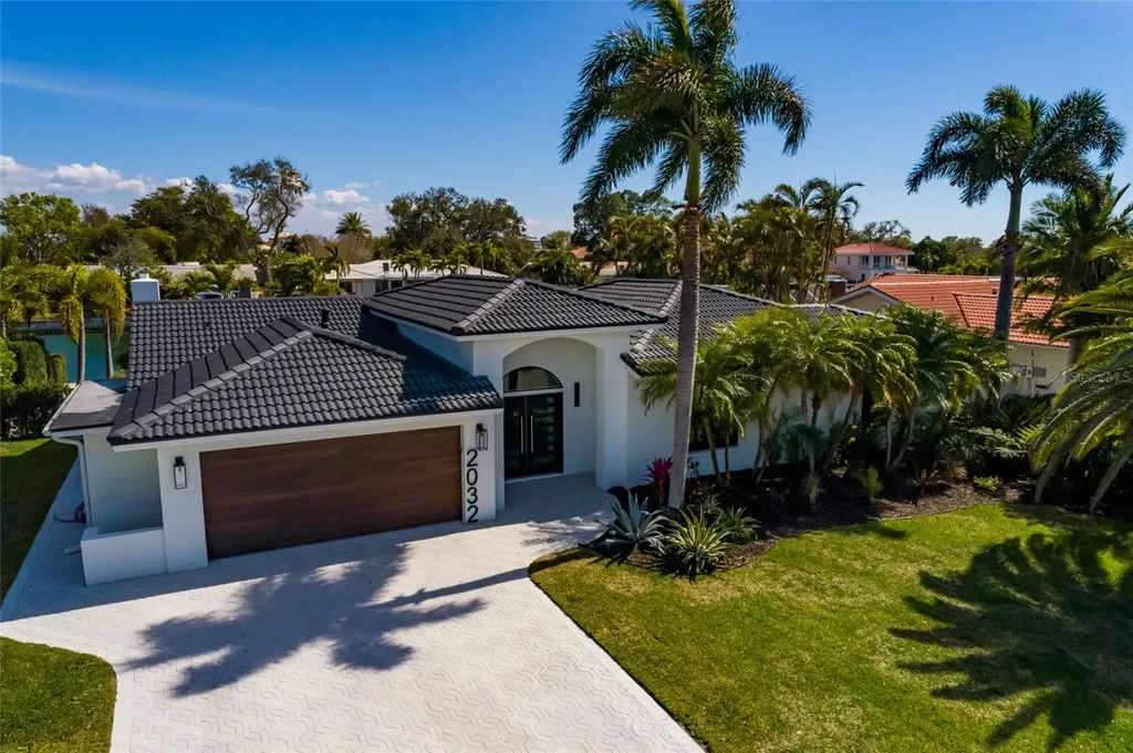 2032 Kansas Avenue NE St Petersburg FL 33703
