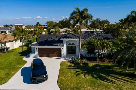 2032 Kansas Avenue NE St Petersburg FL 33703