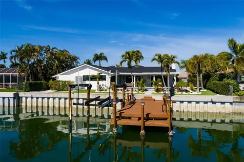 2032 Kansas Avenue NE St Petersburg FL 33703