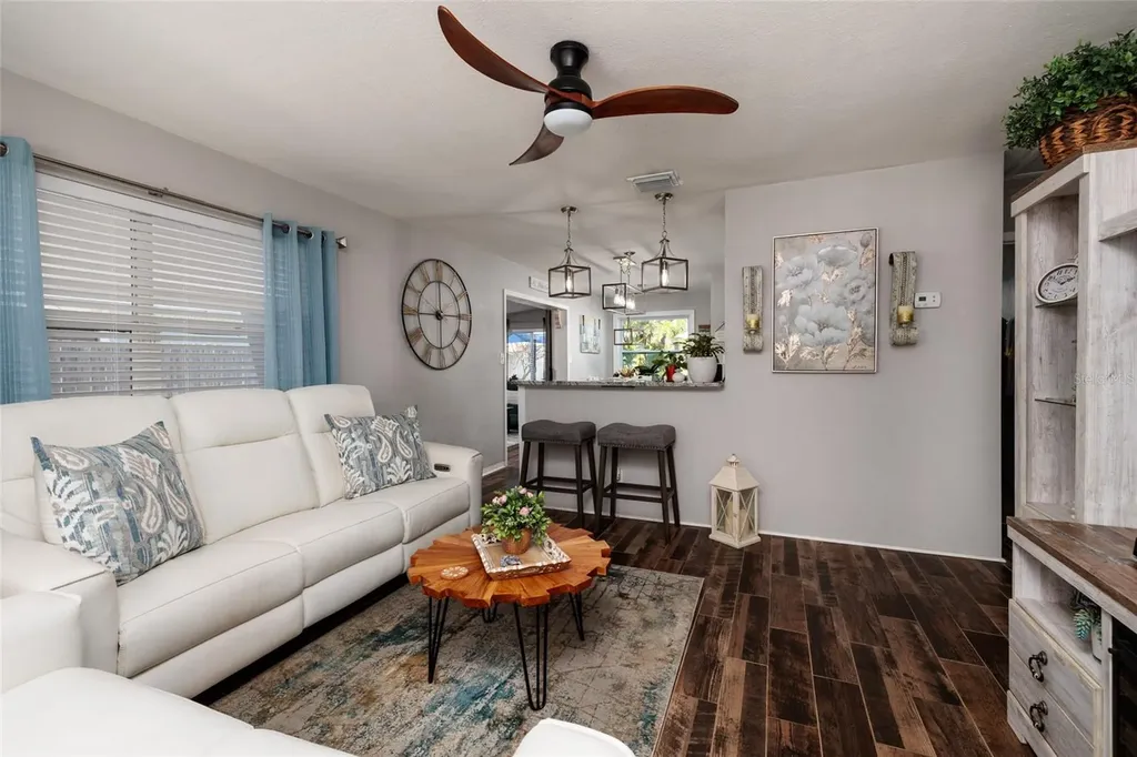 8029 22nd Avenue N St Petersburg FL 33710