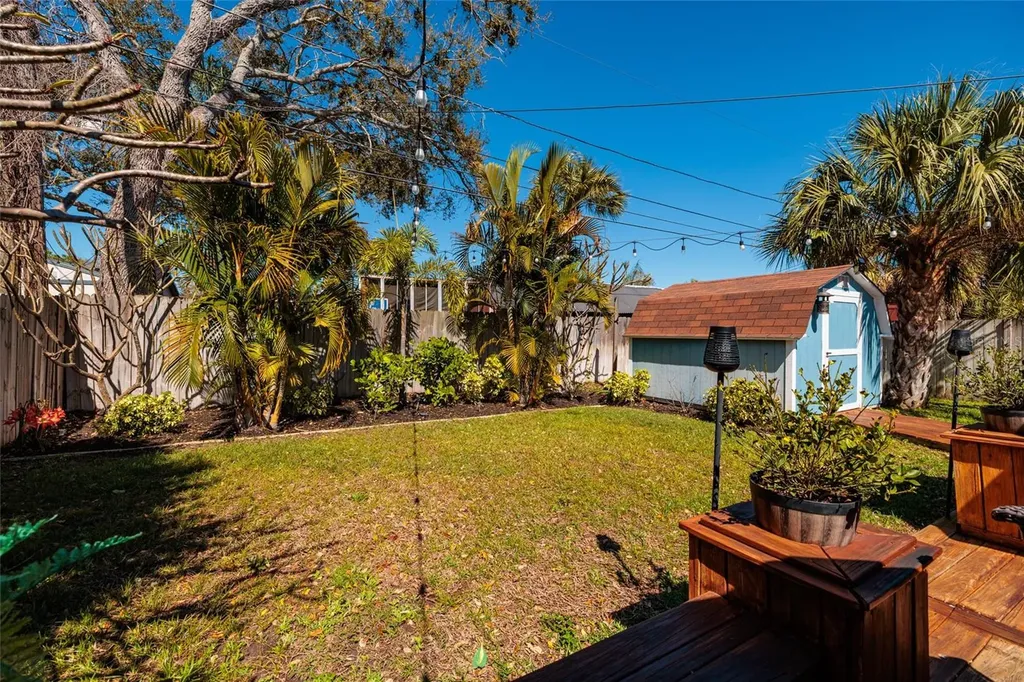 8029 22nd Avenue N St Petersburg FL 33710