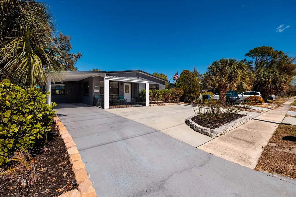 8029 22nd Avenue N St Petersburg FL 33710