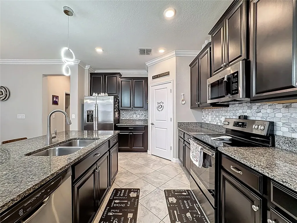 16815 Whisper Elm Street Wimauma FL 33598