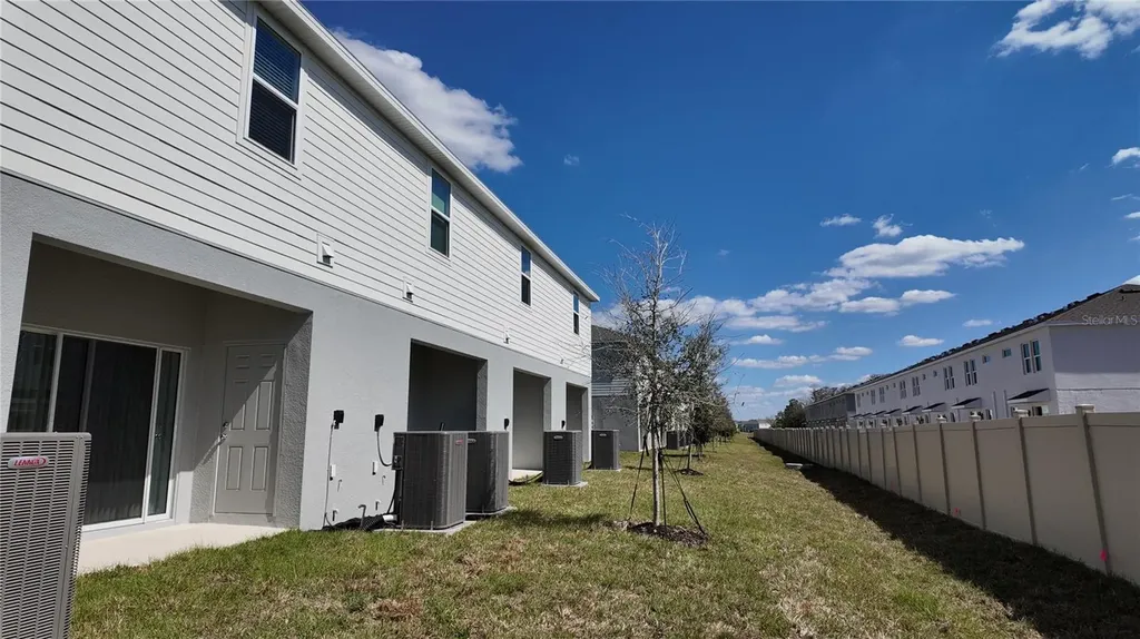 2937 Skyline Loop Kissimmee FL 34758