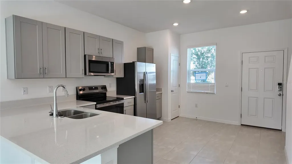 2937 Skyline Loop Kissimmee FL 34758