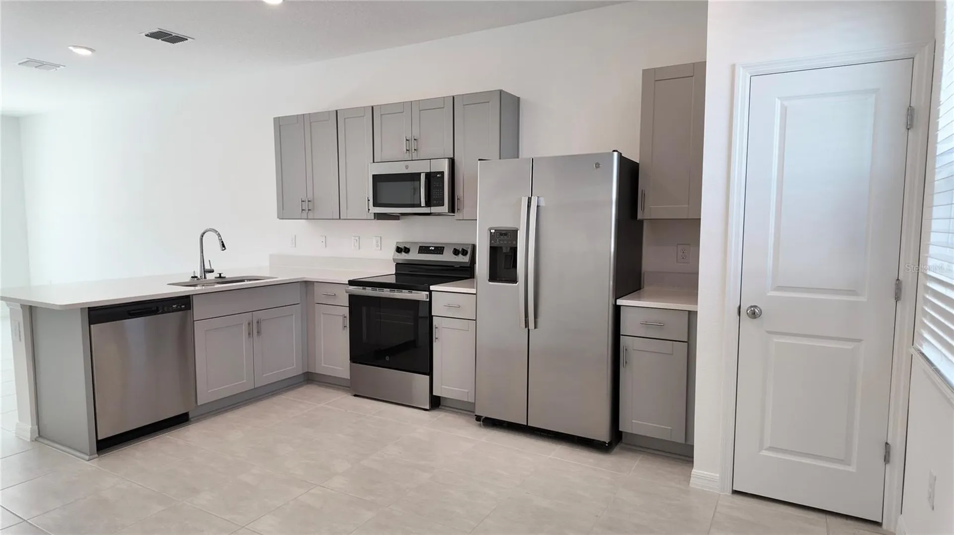 2937 Skyline Loop Kissimmee FL 34758
