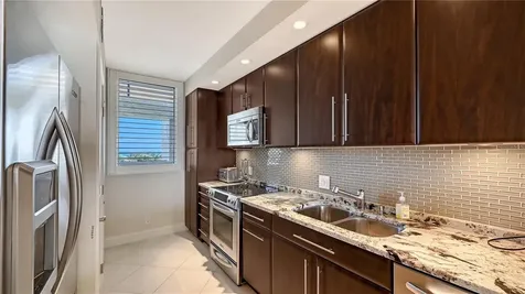 1145 Gulf Of Mexico Drive Longboat Key FL 34228