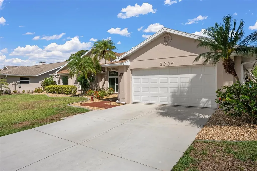 5009 Southern Pine Circle Venice FL 34293