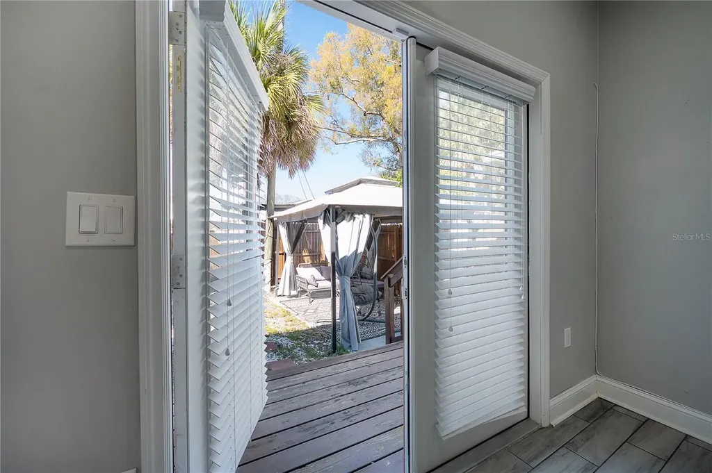 2341 W Chestnut Street Tampa FL 33607