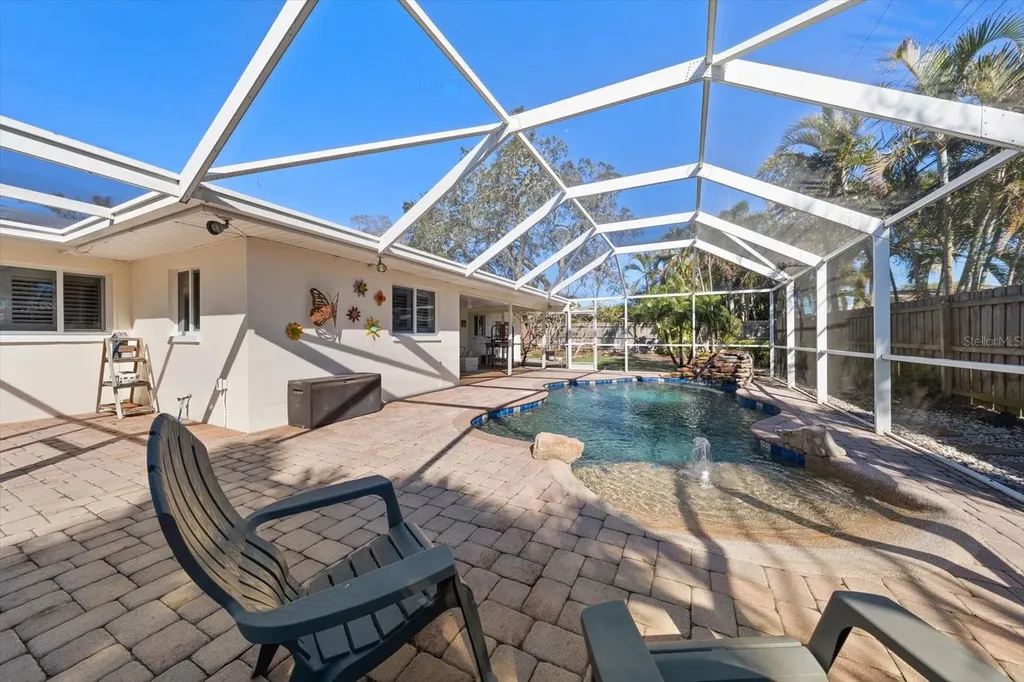127 Oakwood Drive Largo FL 33770