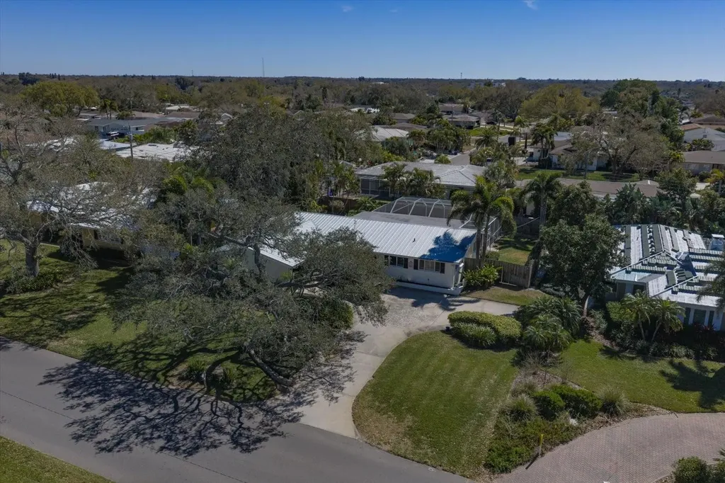 127 Oakwood Drive Largo FL 33770
