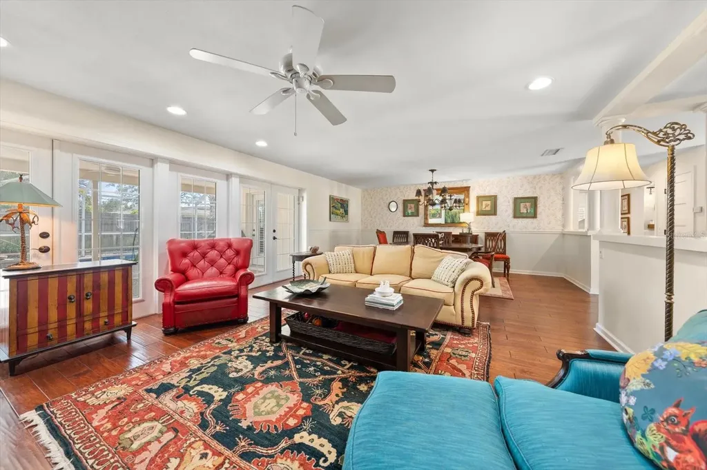 127 Oakwood Drive Largo FL 33770