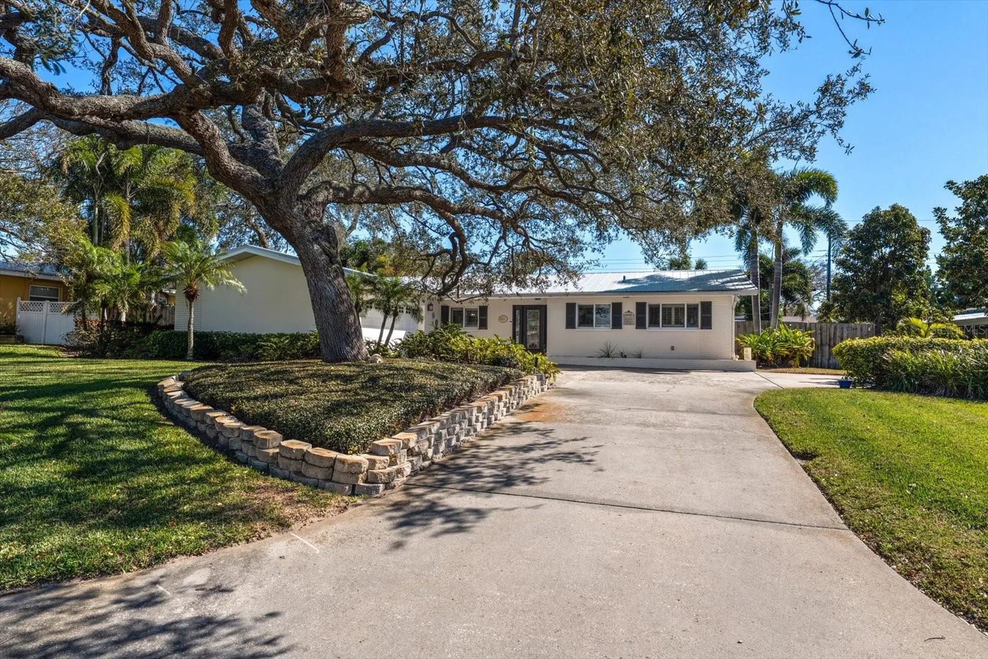 127 Oakwood Drive Largo FL 33770