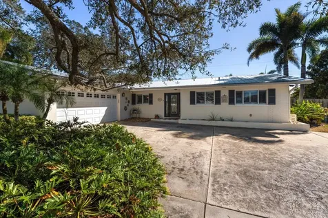 127 Oakwood Drive Largo FL 33770