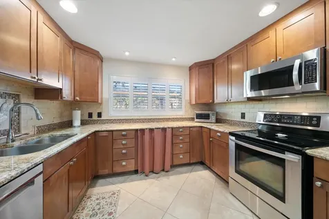 127 Oakwood Drive Largo FL 33770