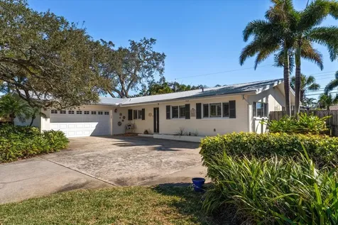 127 Oakwood Drive Largo FL 33770