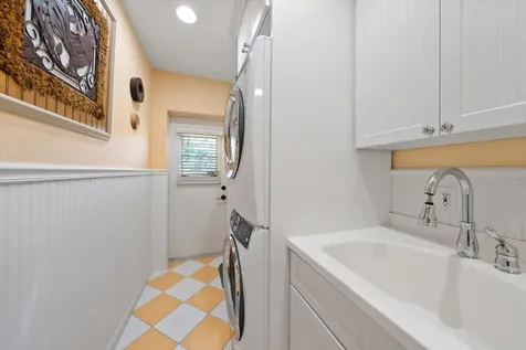 127 Oakwood Drive Largo FL 33770