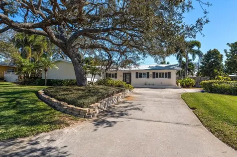 127 Oakwood Drive Largo FL 33770