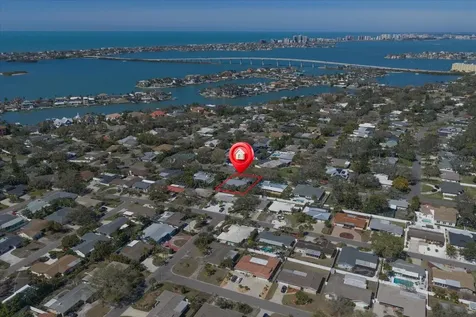 127 Oakwood Drive Largo FL 33770