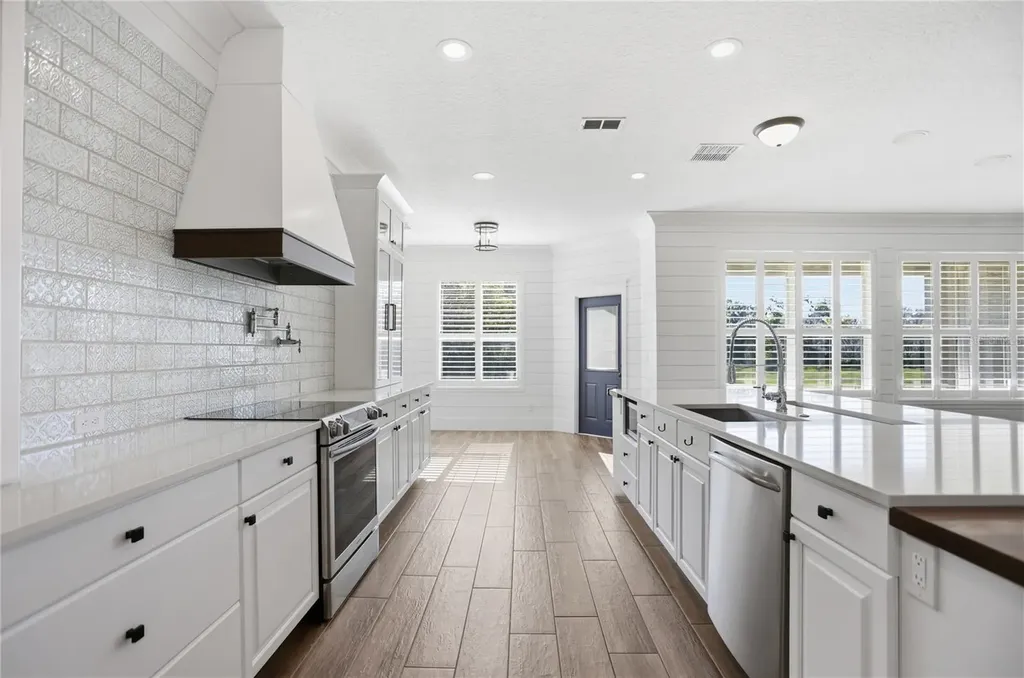 8 Winters Landing Drive Oakland FL 34787
