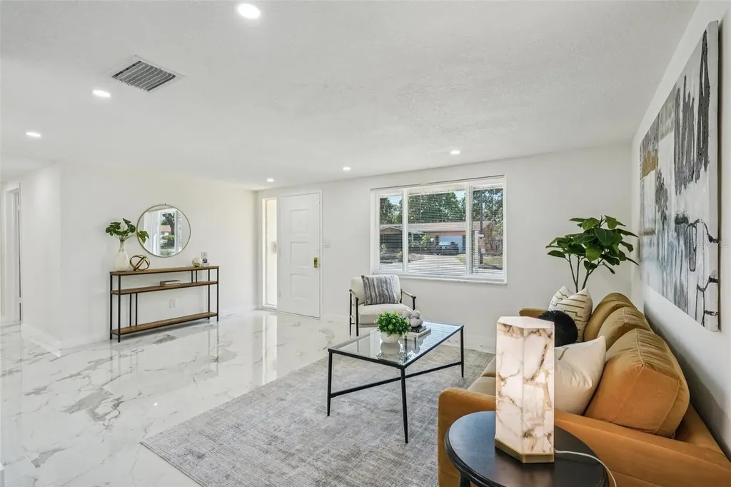 6832 16th Way S St Petersburg FL 33712